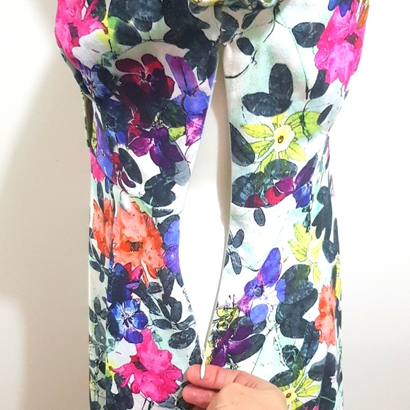 A pretty floral dress in size 10Au - Picture 4 of 7